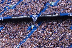 Cuatro jugadores de Vélez, denunciados por presunto abuso sexual, son separados del plantel