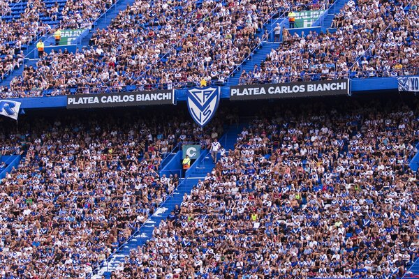 Cuatro jugadores de Vélez, denunciados por presunto abuso sexual, son separados del plantel