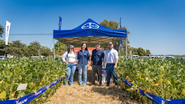 Dekalpar presentó a los productores tecnologías de vanguardia para el control de enfermedades y plagas en diferentes cultivos durante la jornada de Campo de la Cooperativa Pirapó.