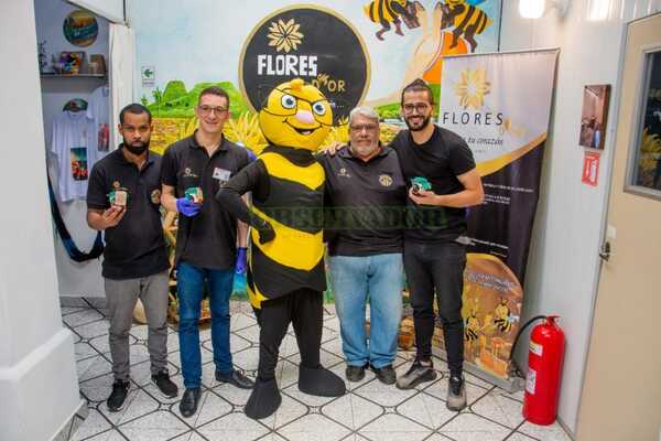 Firma envasadora de miel nacida en la cárcel de Emboscada celebra su primer aniversario y se fusiona con empresa que elabora picantes
