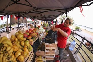Comerciantes del Mercado 4 ofrecen productos en Costanera de Asunción - trece