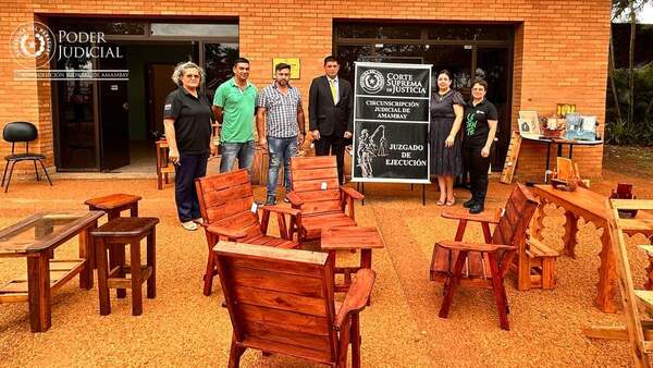 Exponen trabajos artesanales de personas privadas de libertad en el Palacio de Justicia - Radio Imperio 106.7 FM