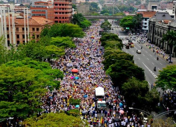 Más de 52.000 personas salieron a marchar contra el Gobierno de Petro en Colombia - El Independiente