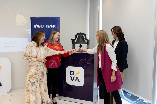 "Invertir en mujeres": realizan toque de campana por la igualdad de género en la BVA - MarketData