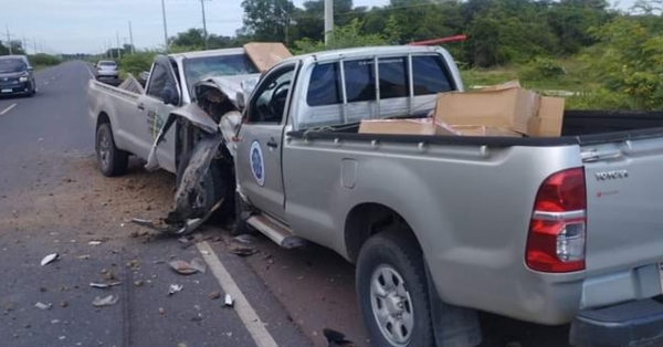 Trágico choque de camionetas en Ñeembucú dejó un muerto y dos heridos