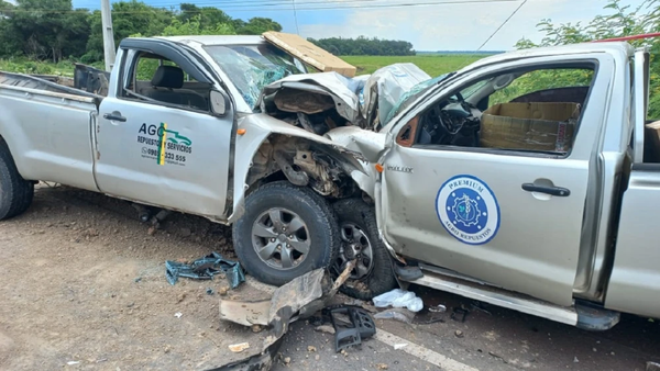 Un muerto y dos heridos tras brutal choque frontal en Alberdi - Noticiero Paraguay