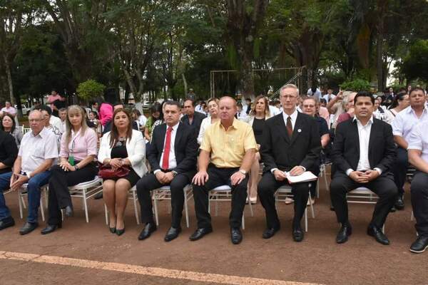 GOBERNADOR DE ITAPÚA, PARTICIPA DE LA INAUGURACIÓN DE UN MODERNO PABELLÓN ESCOLAR EN COLEGIO DE FRAM  - Itapúa Noticias