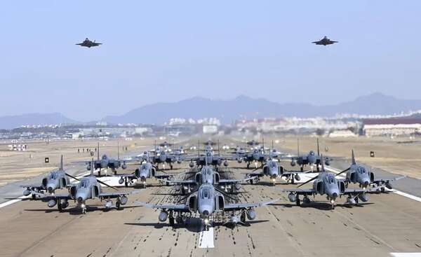Corea del Sur responde a ejercicios de artillería de Pionyang haciendo desfilar sus aviones de combate - Mundo - ABC Color