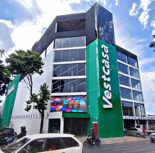 Apresurada inauguración de “Vestcasa” Paraguay solo para estafar a clientes - La Clave