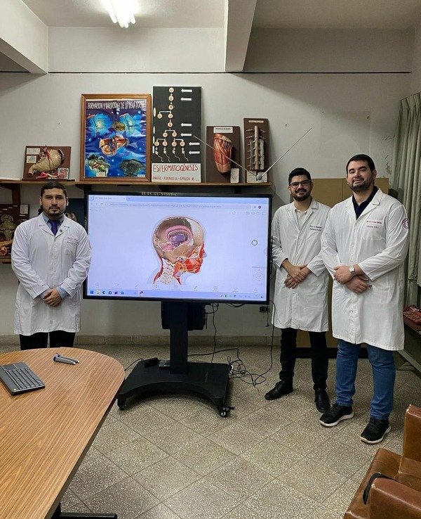 Incorporan plataformas digitales para la enseñanza a estudiantes de Medicina de la UNA - .::Agencia IP::.