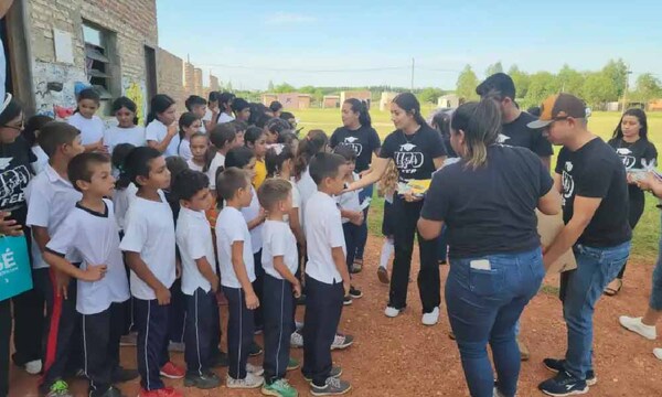 Alumnos festejaron su UPD con un acto de solidaridad en Concepción – Prensa 5