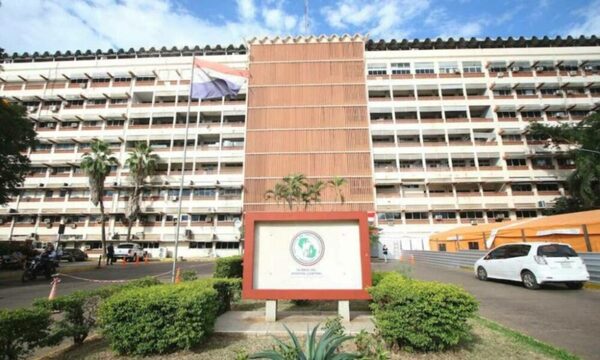De 30 funcionario de Ochsi ya solo 3 están internados
