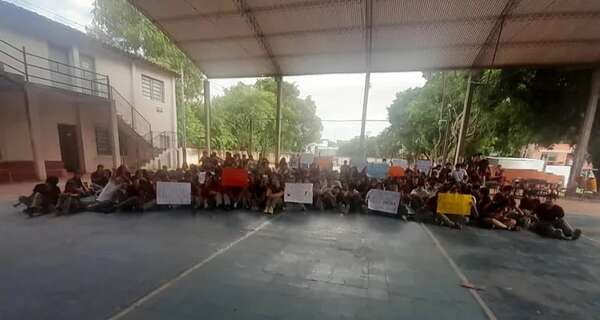 Ministerio de Educación no atiende falta de docentes y alumnos se manifiestan - Nacionales - ABC Color