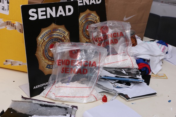Can antidrogas «Rocky» halla cocaína en libros