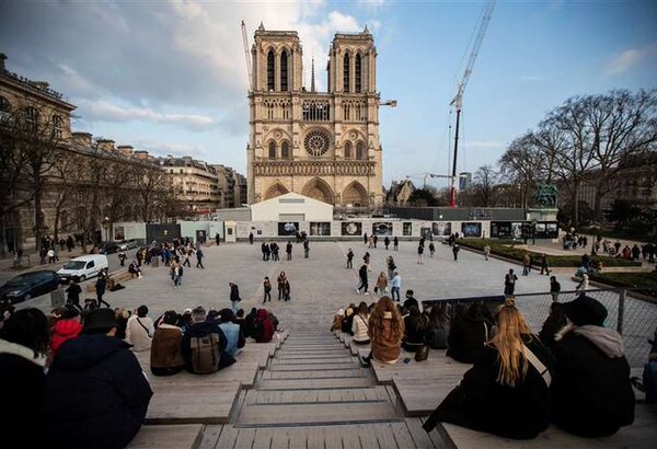 Notre Dame de París se prepara para recibir seis vitrales contemporáneos