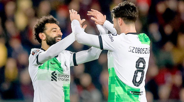 Liverpool y Roma golean en los octavos de la Liga Europa