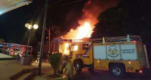 Incendio consume casi por completo un local comercial - ABC en el Este - ABC Color