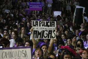 Políticas y parlamentarias conversarán con mujeres en la plaza - Política - ABC Color