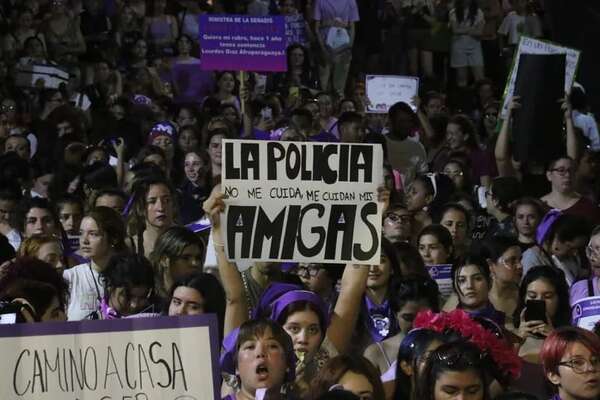Políticas y parlamentarias conversarán con mujeres en la plaza - Política - ABC Color