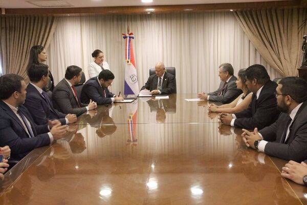 CSJ y AUCA suscriben convenio para el fortalecimiento académico y profesional en Derecho