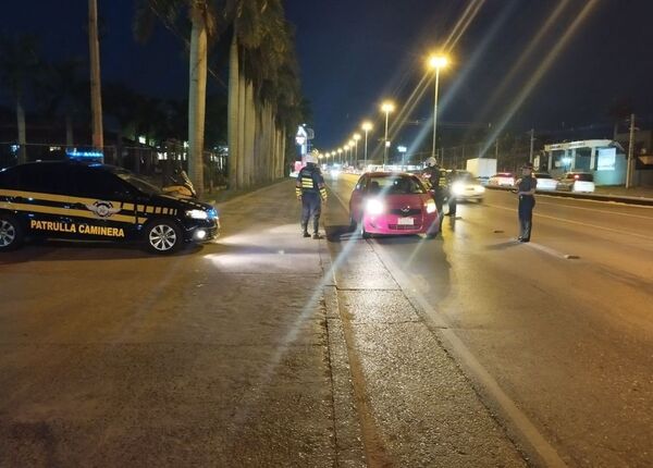 Aplican casi 200 multas por no respetar carril de buses en la ex Transchaco - ADN Digital