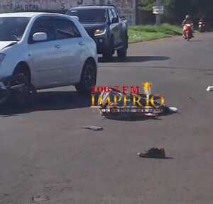 Ocupantes de una motocicleta fueron embestidos por un automóvil que intentó maniobrar un camión - Radio Imperio 106.7 FM