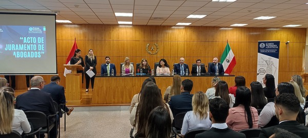 Juraron 92 nuevos profesionales abogados en Itapúa