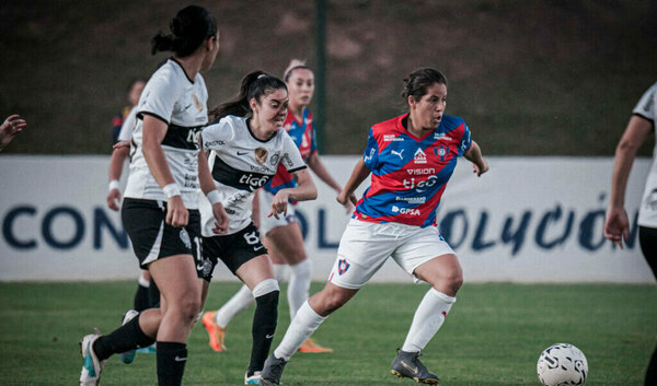 Versus / Más torneos y premios: el fútbol femenino vuelve con renovado calendario
