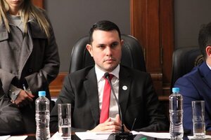 Revocan imputación contra el senador Hernán Rivas por presunto título falso - Unicanal