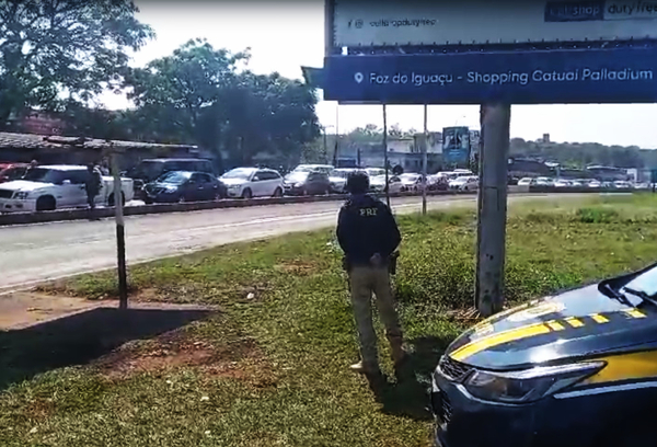 Más de 30 conductores multados en Foz por “furar” fila en Puente de la Amistad - La Clave
