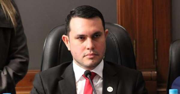 La Nación / Revocan por varias deficiencias admisión de imputación del senador Hernán Rivas