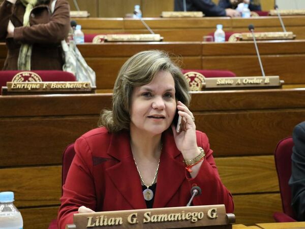 Senadora Lilian Samaniego destacó que el Partido Colorado fue el impulsor del voto de la mujer