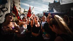 Feminismo en la 'era Milei': adiós al Salón de las Mujeres y el Congreso no 'será' violeta