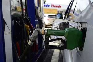 Más emblemas aumentan precios de combustibles y también ya subió el gas - Economía - ABC Color