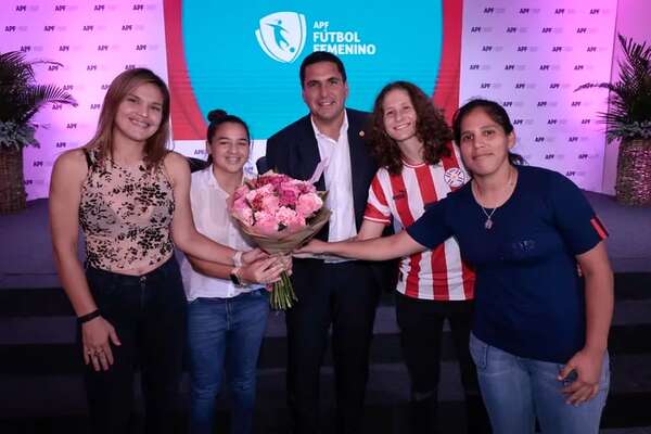 APF presenta el innovador calendario del fútbol femenino - Fútbol - ABC Color