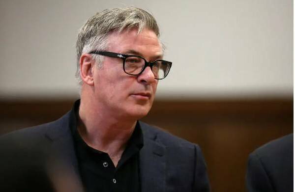 Declaran culpable a la armera del rodaje en el que Alex Baldwin hizo un disparo mortal