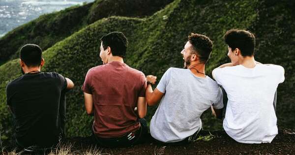 La Nación / Cuántos amigos hay que tener para una vida feliz, según Harvard