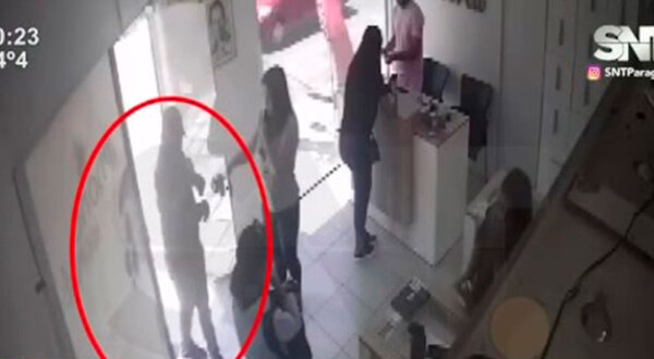 Asaltaron una tienda de celulares en Asunción