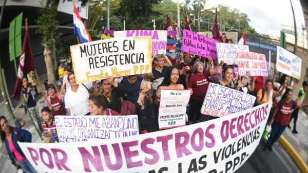 8M: Mujeres marcharon por sus derechos laborales, políticos, sociales y económicos