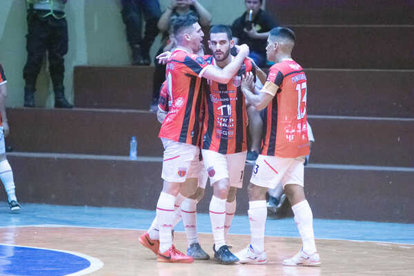 Verdadera catarata de 23 partidos se disputaron anoche por el nacional de salón - La Tribuna