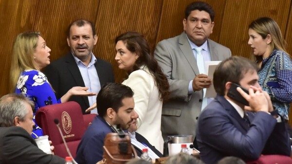 Pese a voto a Latorre, azules dicen que no se someterán