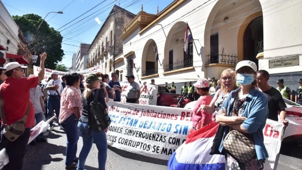 Solo 15 intendentes aportaron a la Caja Municipal en febrero