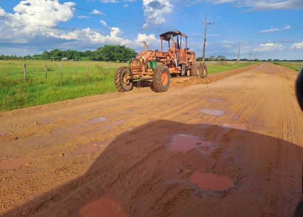 Prosigue la reparación de vías no pavimentadas en Ñeembucú y Misiones - .::Agencia IP::.