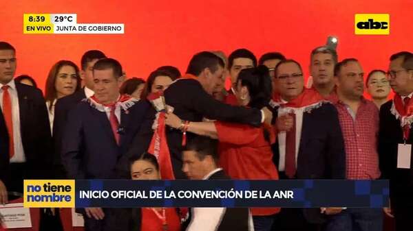 Convención colorada: Yami Nal a los besos y abrazos con Cartes y Peña - ABC Noticias - ABC Color