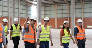 La Nación / Autoridades del Este recorren 5 industrias con inversión de USD 60 millones y 500 puestos laborales