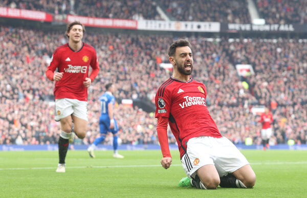 Versus / Con dos penales, Manchester United derrota al Everton