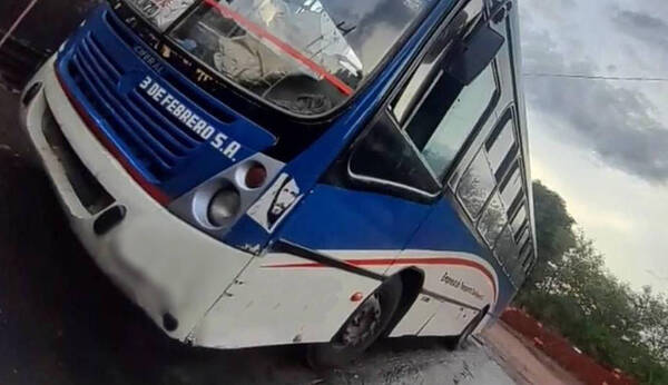 Tenía solo 34 años y perdió la vida de una manera impactante luego de subir a un colectivo