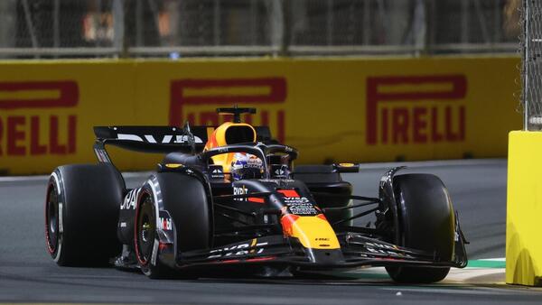 Verstappen gana por delante de 'Checo'