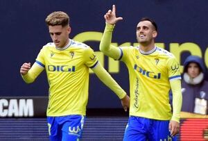 Un doblete de Juanmi tumba al Atlético en Cádiz - Fútbol Internacional - ABC Color