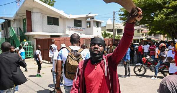 La Nación / Pandillas de criminales superan a la Policía de Haití